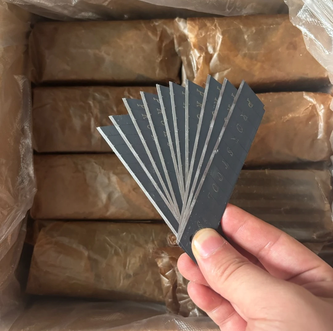 美工刀片100片装通用18mm宽度合金钢黑刀片
