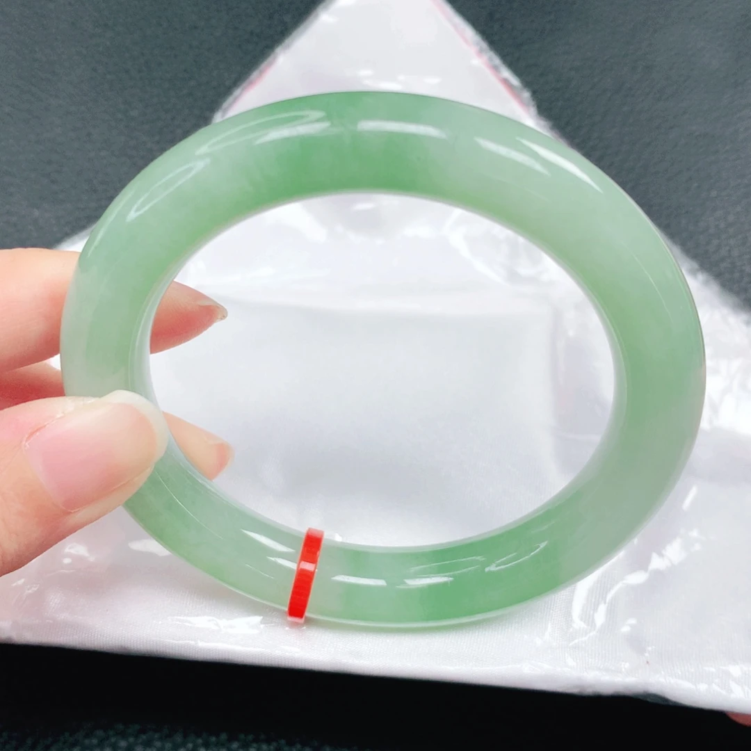 翡翠未镶嵌手镯57圈