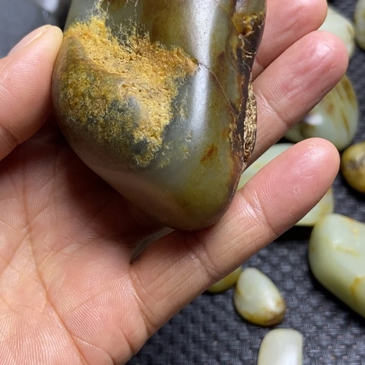 凡***~未镶嵌和田玉（糖玉）珠宝奇石