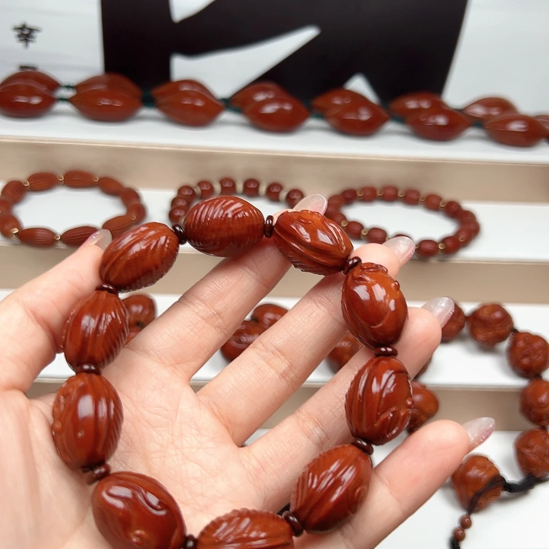 用***5手串橄榄核无相手串