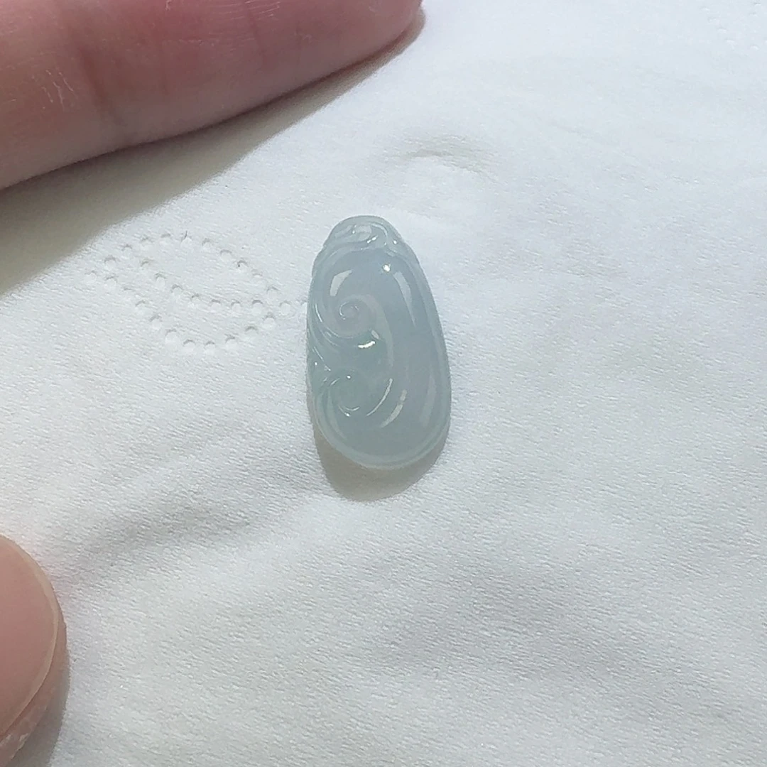 翡翠未镶嵌颈饰如意