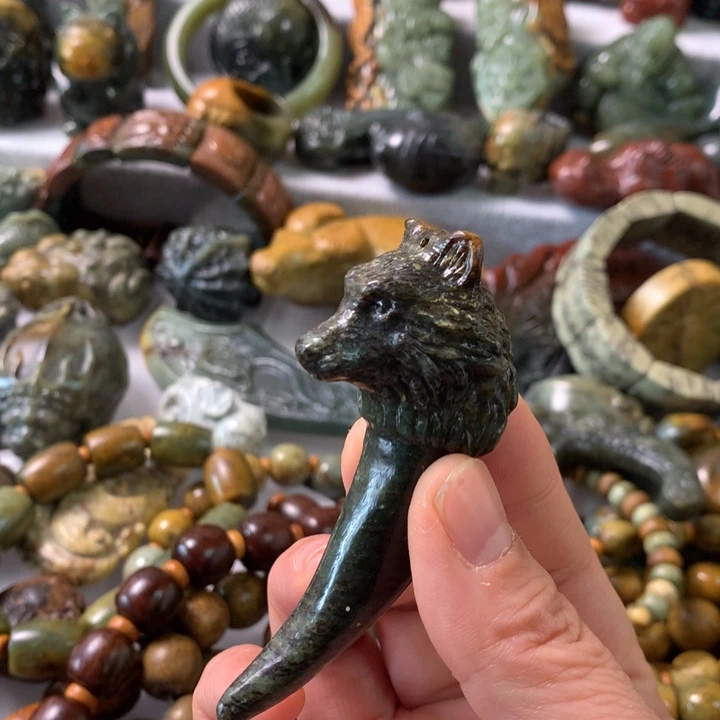 未镶嵌岫岩河磨玉（透闪石质玉）把件