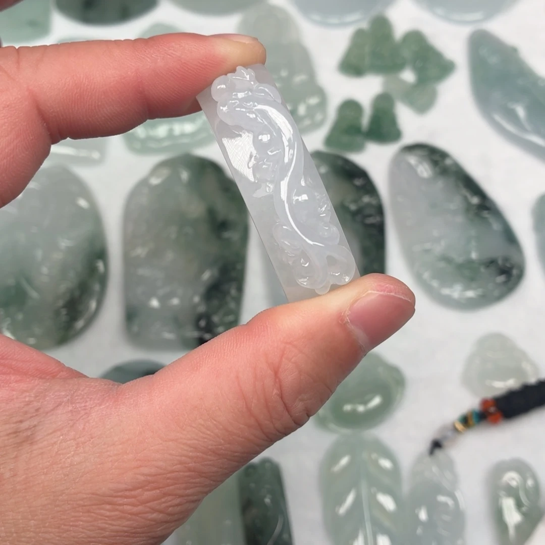 翡翠未镶嵌颈饰纯手工手牌