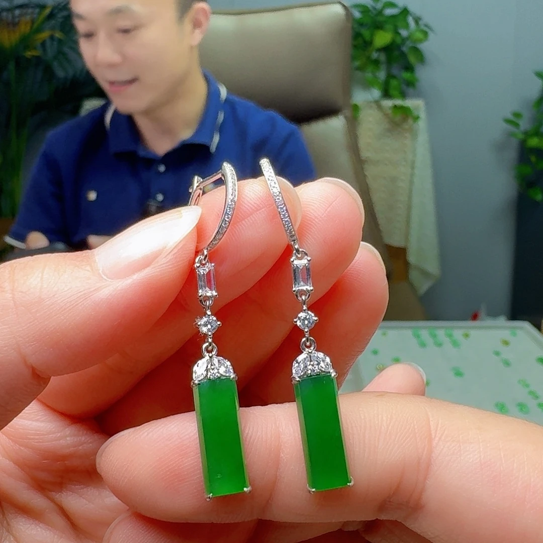 翡翠18K金镶嵌耳饰天然
