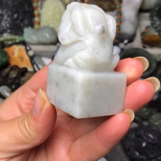 和田玉未镶嵌把件