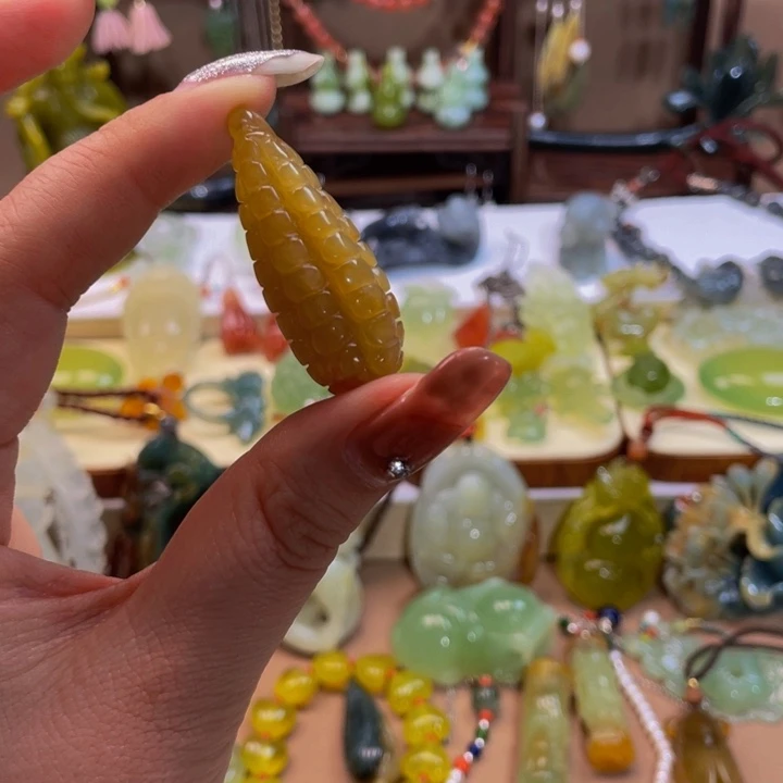 蛇纹石玉颈饰未镶嵌