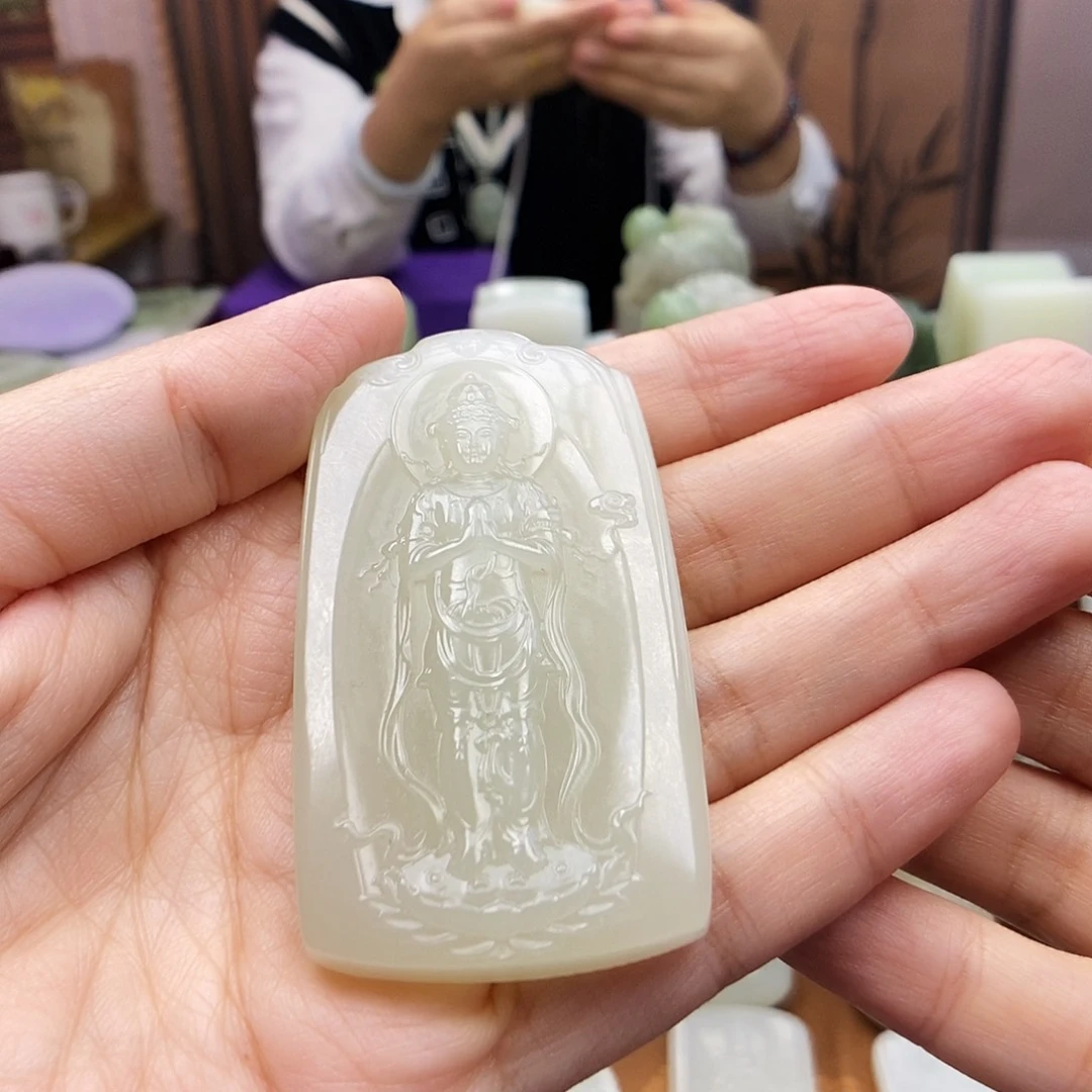 颈饰未镶嵌和田玉巴****好