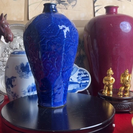 其他蓝色青花的梅瓶一个