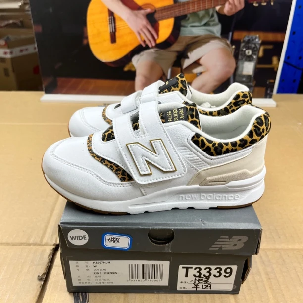 T3339 NEW BALANCE PZ997HJH 33.5码200儿童运动鞋微瑕疵 无售后