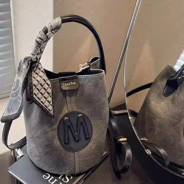 2025春夏手提小包包新款流行潮时尚女士水桶包小众百搭单肩斜挎包