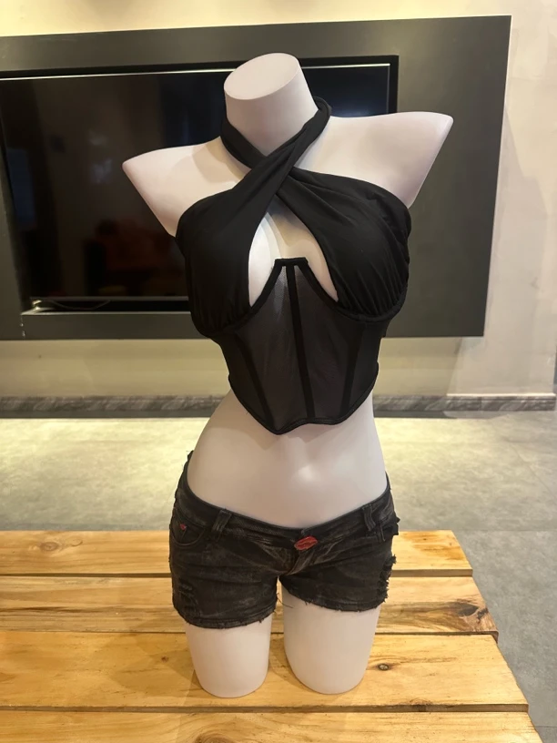 大码外贸原单尾货剪标性感辣妹装挂脖有钢托上衣