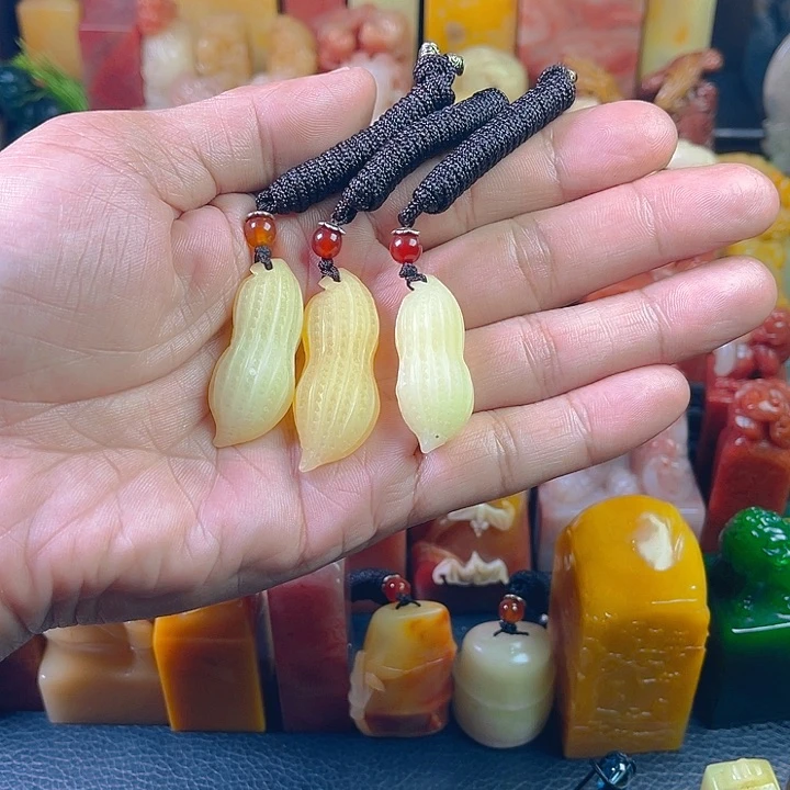 寿山石3件芙蓉花生挂件！