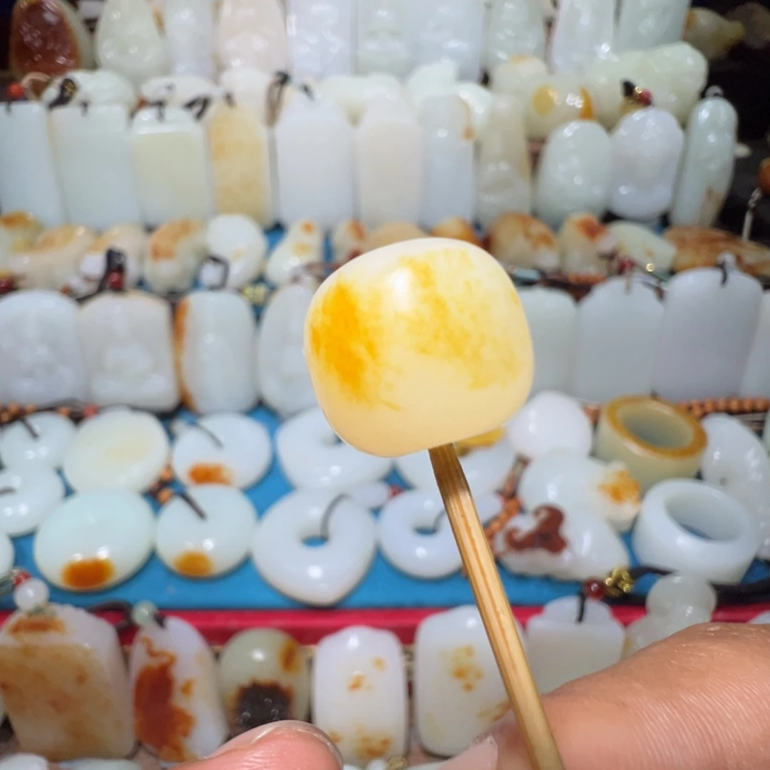 顺***事和田玉未镶嵌吊坠(不含链)