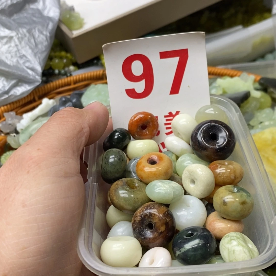 蛇纹石玉挂坠未镶嵌