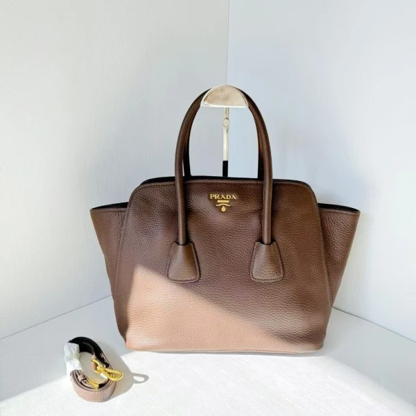 妃鱼/普拉达/95新/包包/市场价28000/250119MM0010