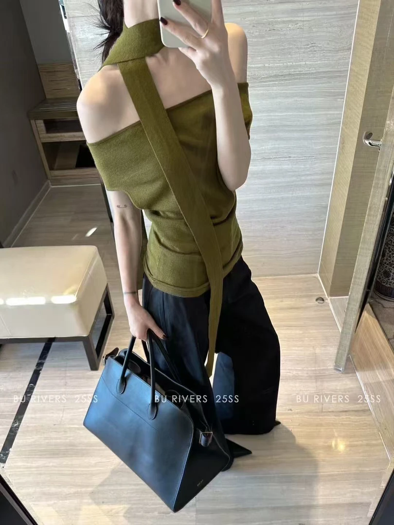 喜糖 6131# 带飘带一字肩上衣