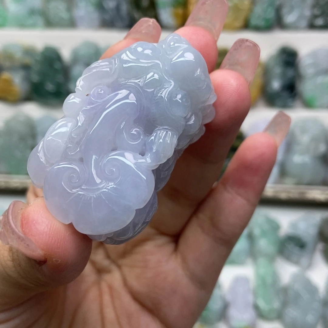 翡翠未镶嵌吊坠(赠链)口含珠