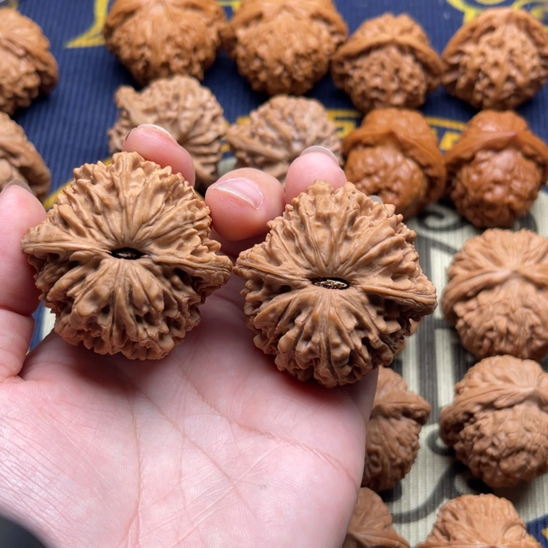 小***哥文玩核桃吊坠44女娲石