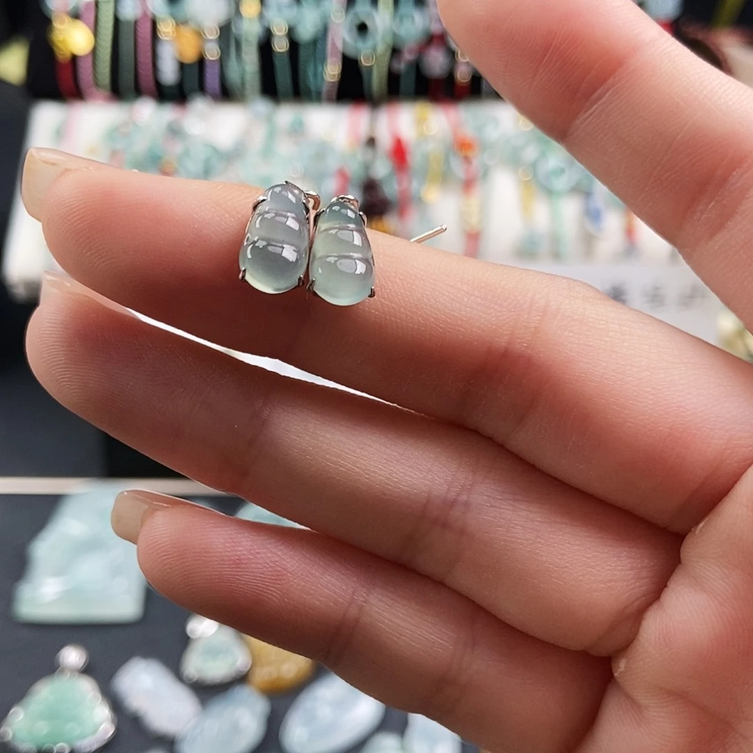 翡翠颈饰未镶嵌福豆耳钉