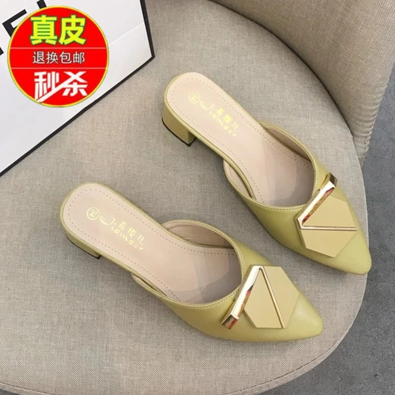 品牌断码真皮舒适包头半拖鞋女2025新款粗跟尖头平底穆勒外穿凉鞋