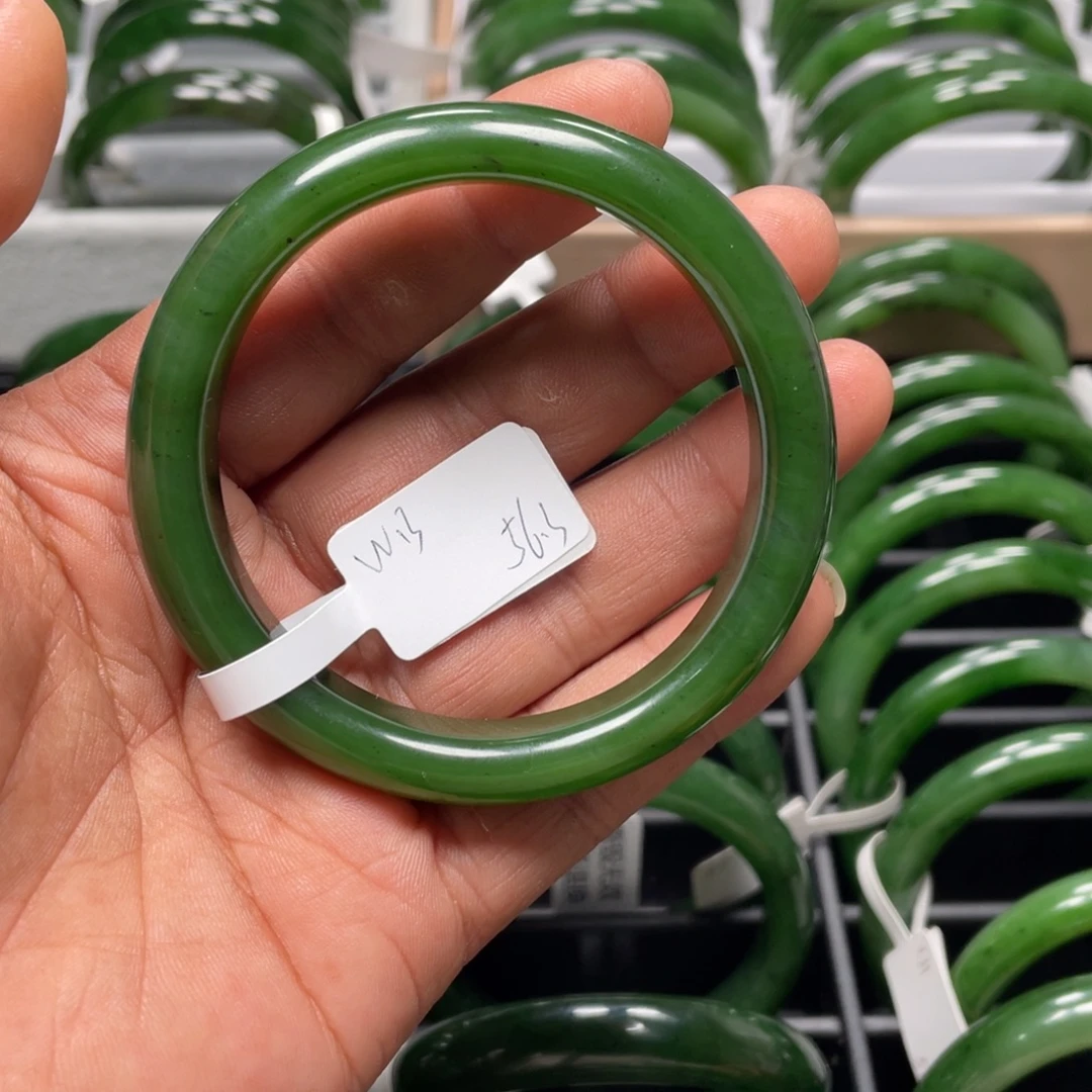 逆***人和田玉（碧玉）未镶嵌手镯