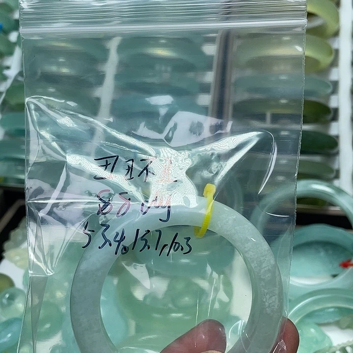 丑***丑蛇纹石玉未镶嵌手镯