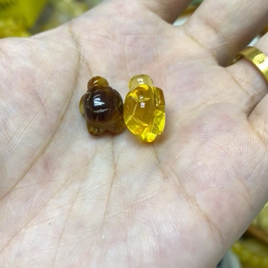 蜜蜡未镶嵌裸石吊坠