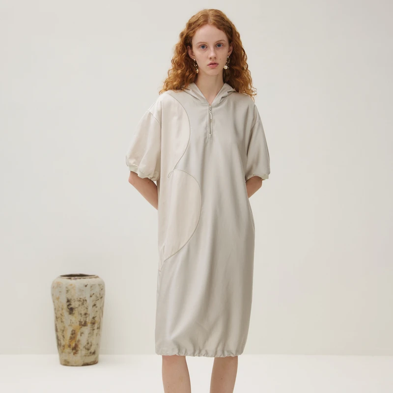 谜底连衣裙短袖女2025秋新品柔软舒适H型拼接连帽卫衣裙253ML1064