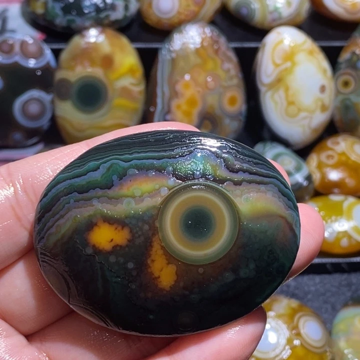 玛瑙/玉髓未镶嵌珠宝奇石128