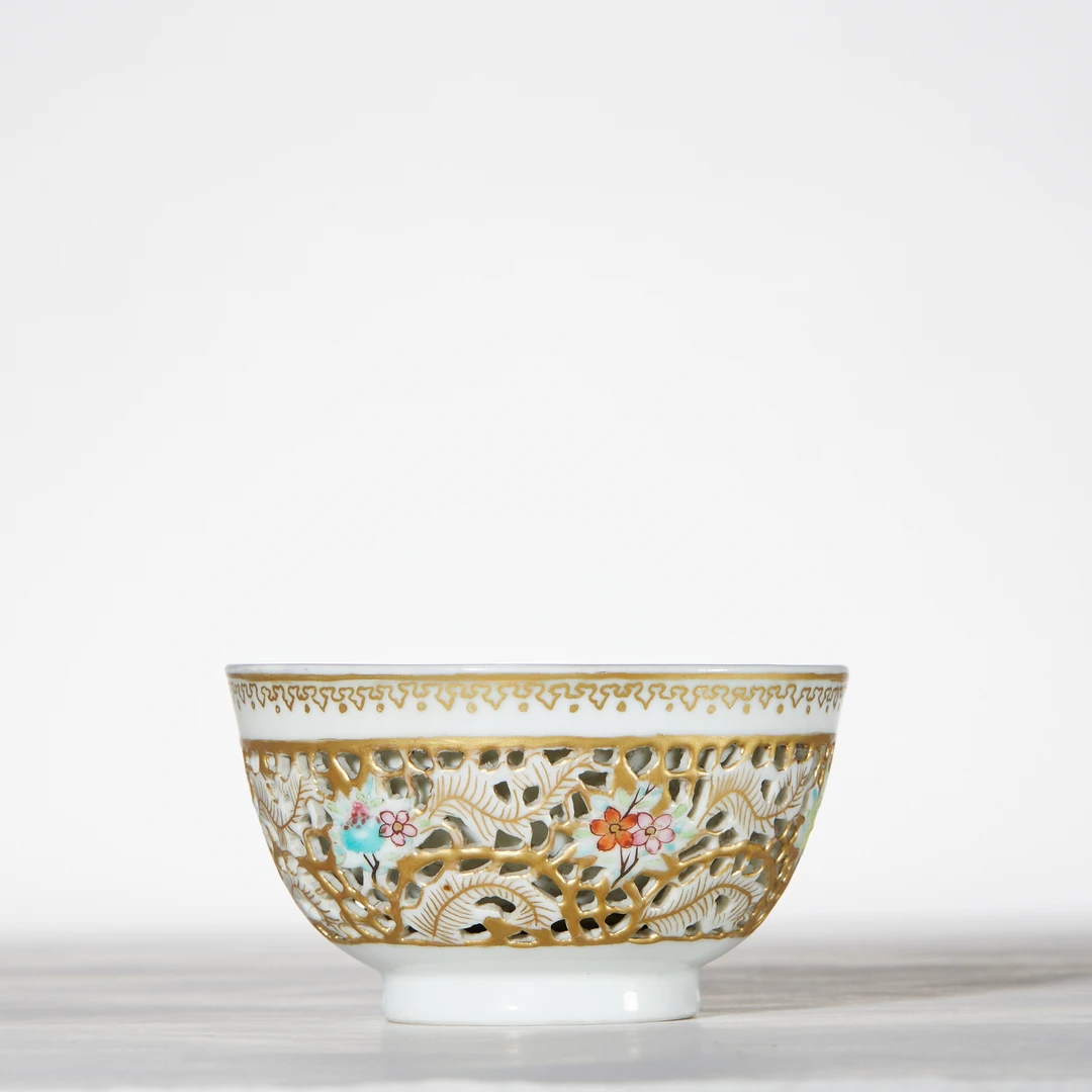 3870清乾隆·粉彩镂空花卉纹杯【古董拍卖】