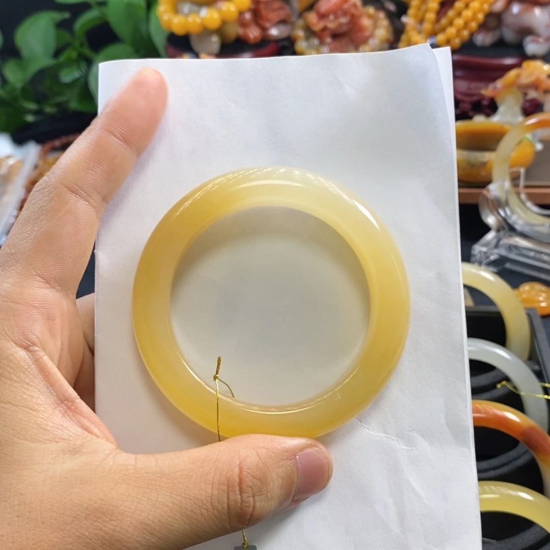 无***问石英质玉（黄龙玉）未镶嵌手镯