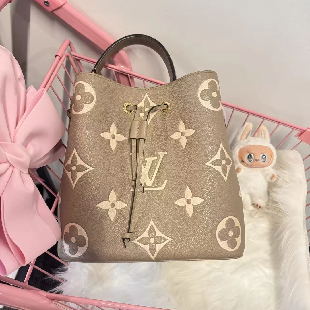 99新 LouisVuitton/路易威登 新款灰色全皮水桶斜挎包/jm