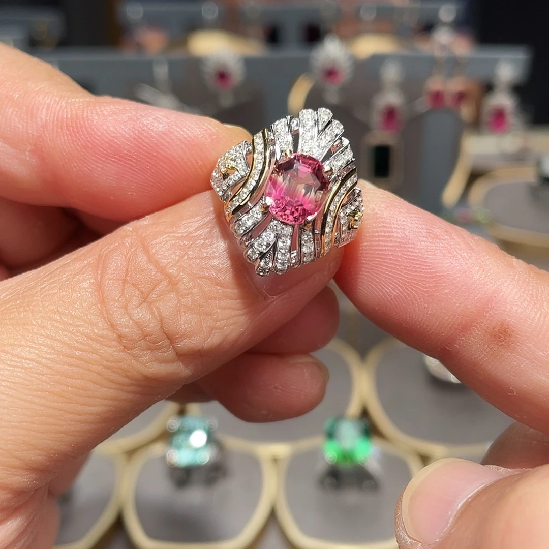 戒指18K金镶嵌碧玺2.05ct