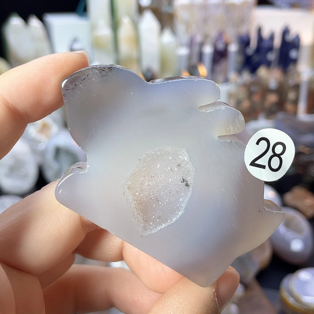水晶码瑙晶洞小兔儿未镶嵌