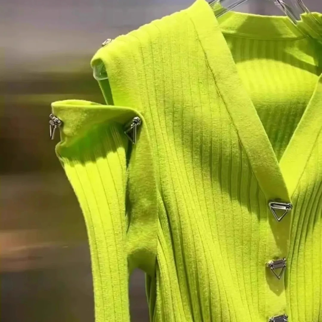 秋冬新款甜美减龄上衣气质绝美绿色针织衫女