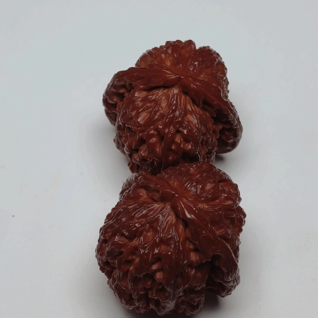 文玩核桃吊坠三角白