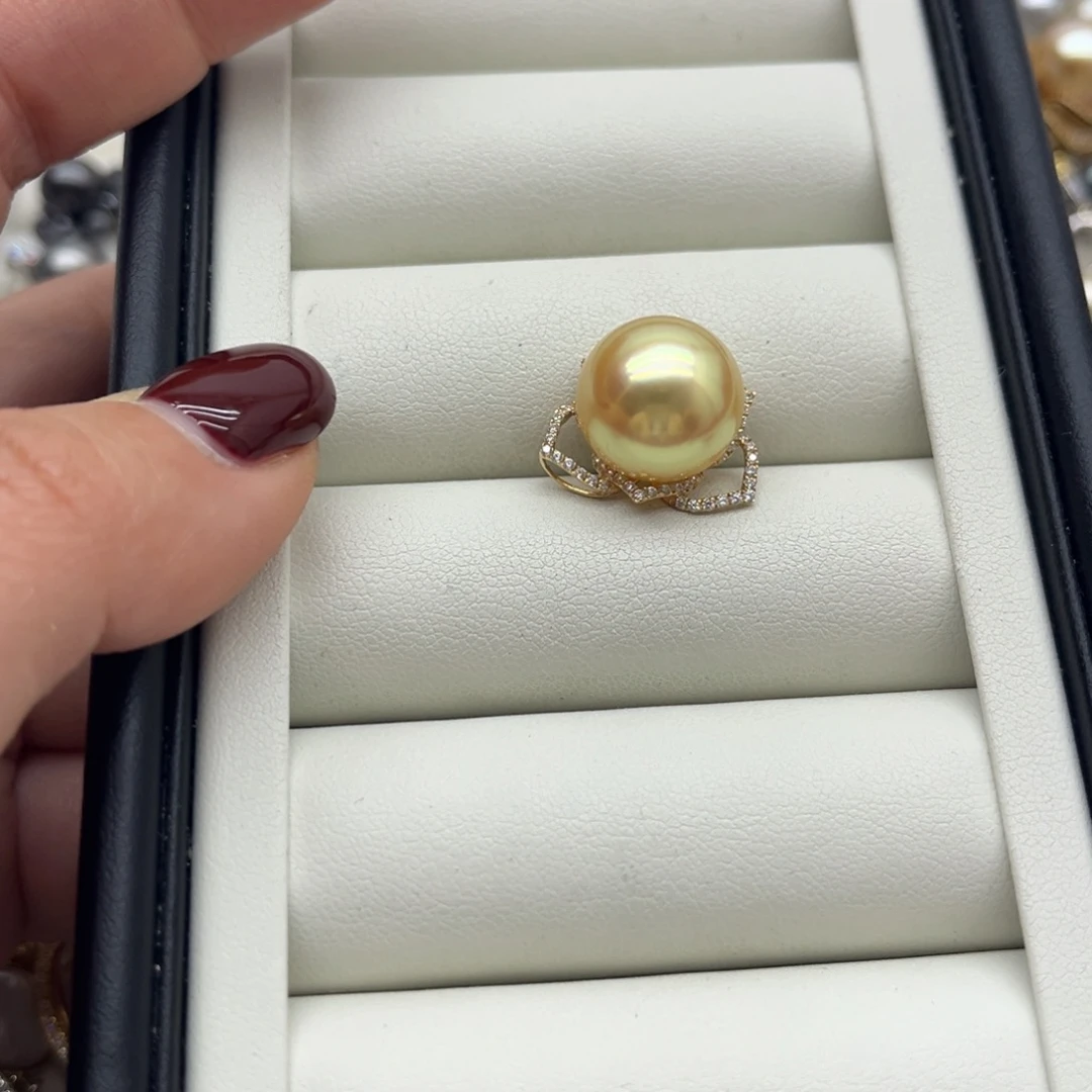 18K金镶嵌海水珍珠吊坠(不含链)