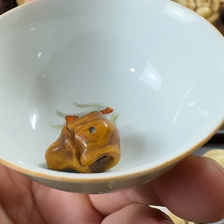 瓷片精致雕刻工艺品