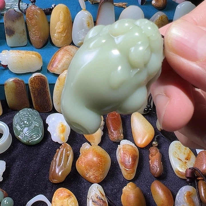 东***山和田玉未镶嵌吊坠(不含链)