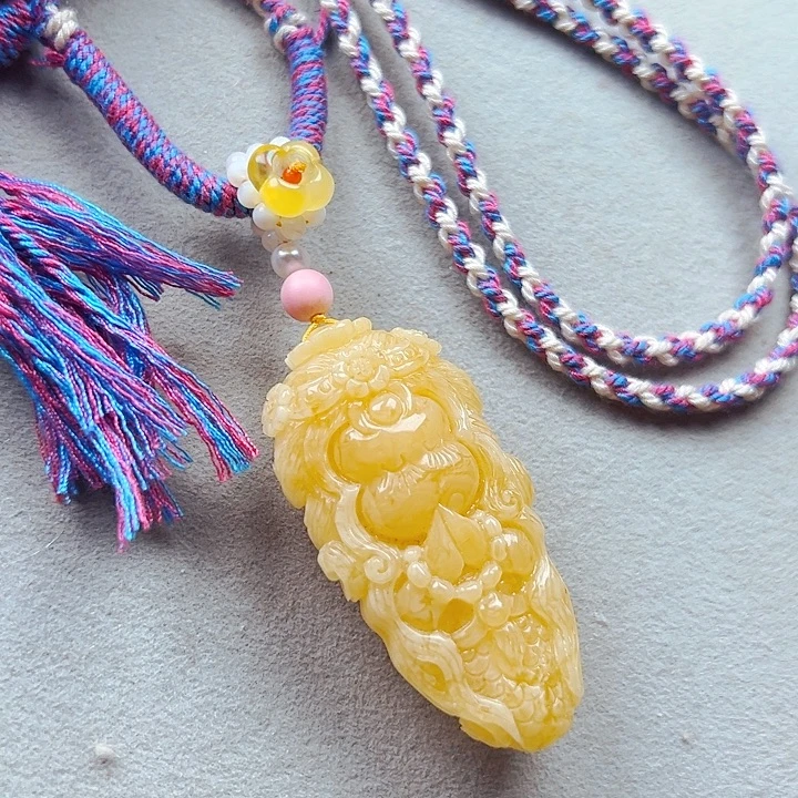 蜜蜡未镶嵌颈饰美人鱼