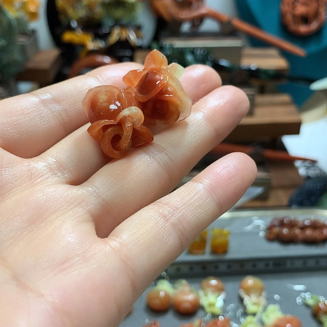 二***。蛇纹石玉合金耳饰