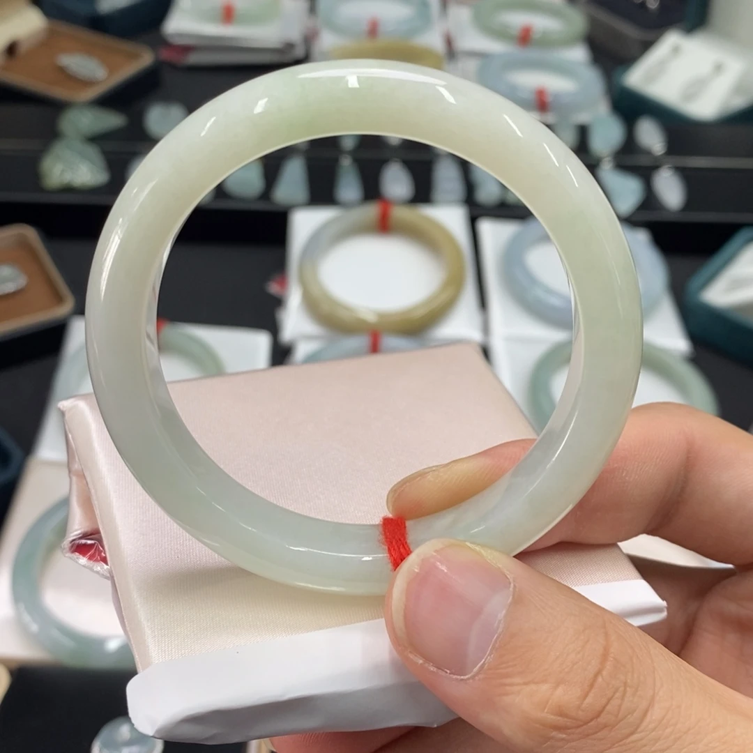 翡翠未镶嵌手镯翡翠