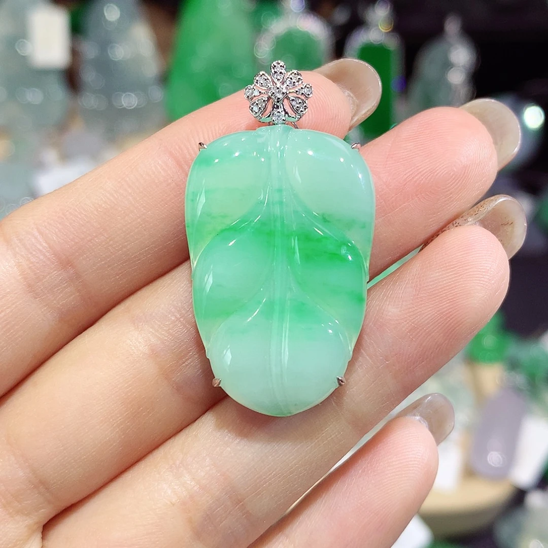 翡翠18K金镶嵌颈饰叶