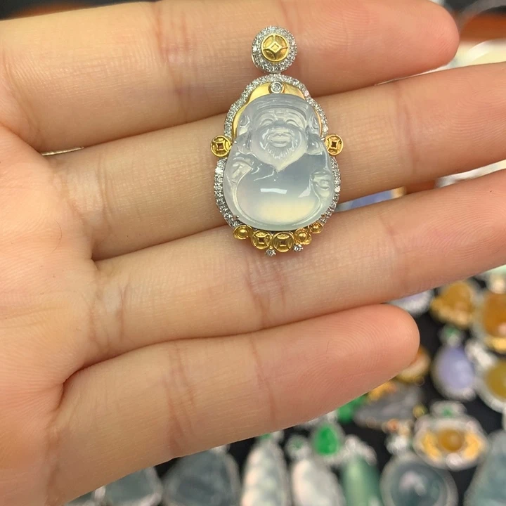 翡翠18K金镶嵌颈饰翡翠