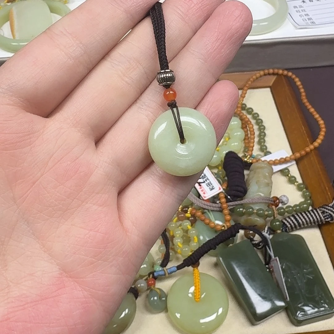 和田玉未镶嵌颈饰浅绿平安扣吊坠款
