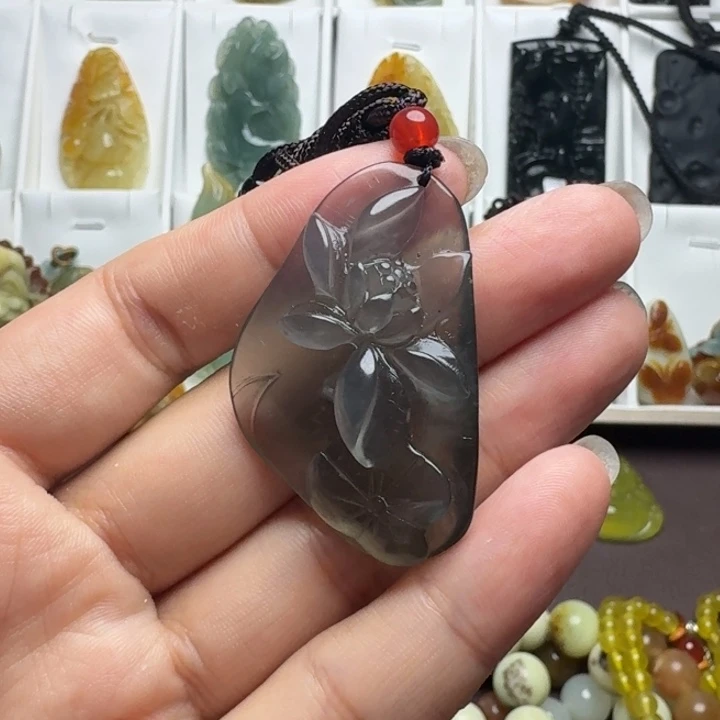 未镶嵌蛇纹石玉吊坠