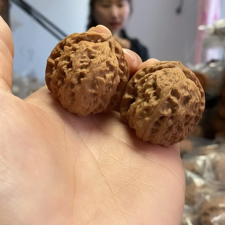 文玩核桃把件36白狮子老树