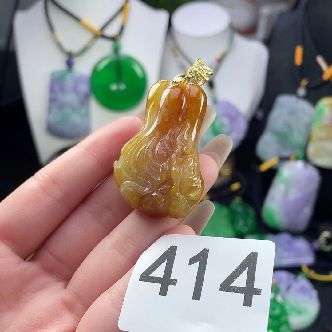 翡翠未镶嵌吊坠(赠链)