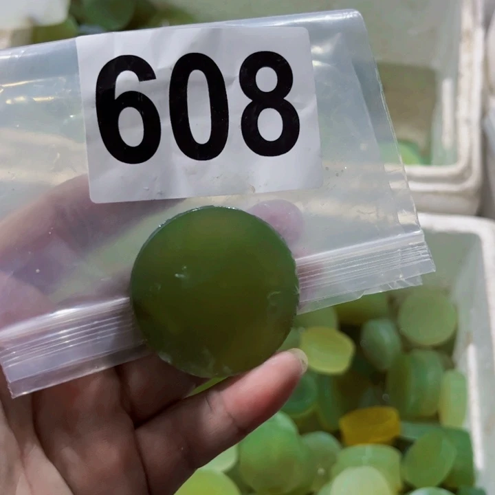 未镶嵌蛇纹石玉珠宝半成品