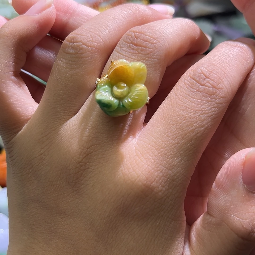 翡翠未镶嵌颈饰待编织